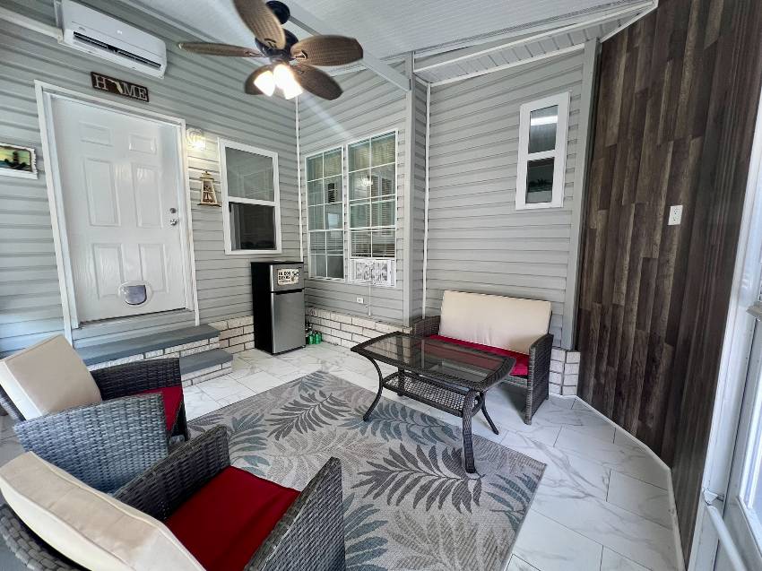 9814 Sucia Circle a Parrish, FL Mobile or Manufactured Home for Sale